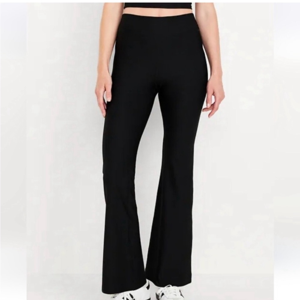Old Navy Women's Ribbed Extra high-waisted Powersoft Flare Leggings Sz M